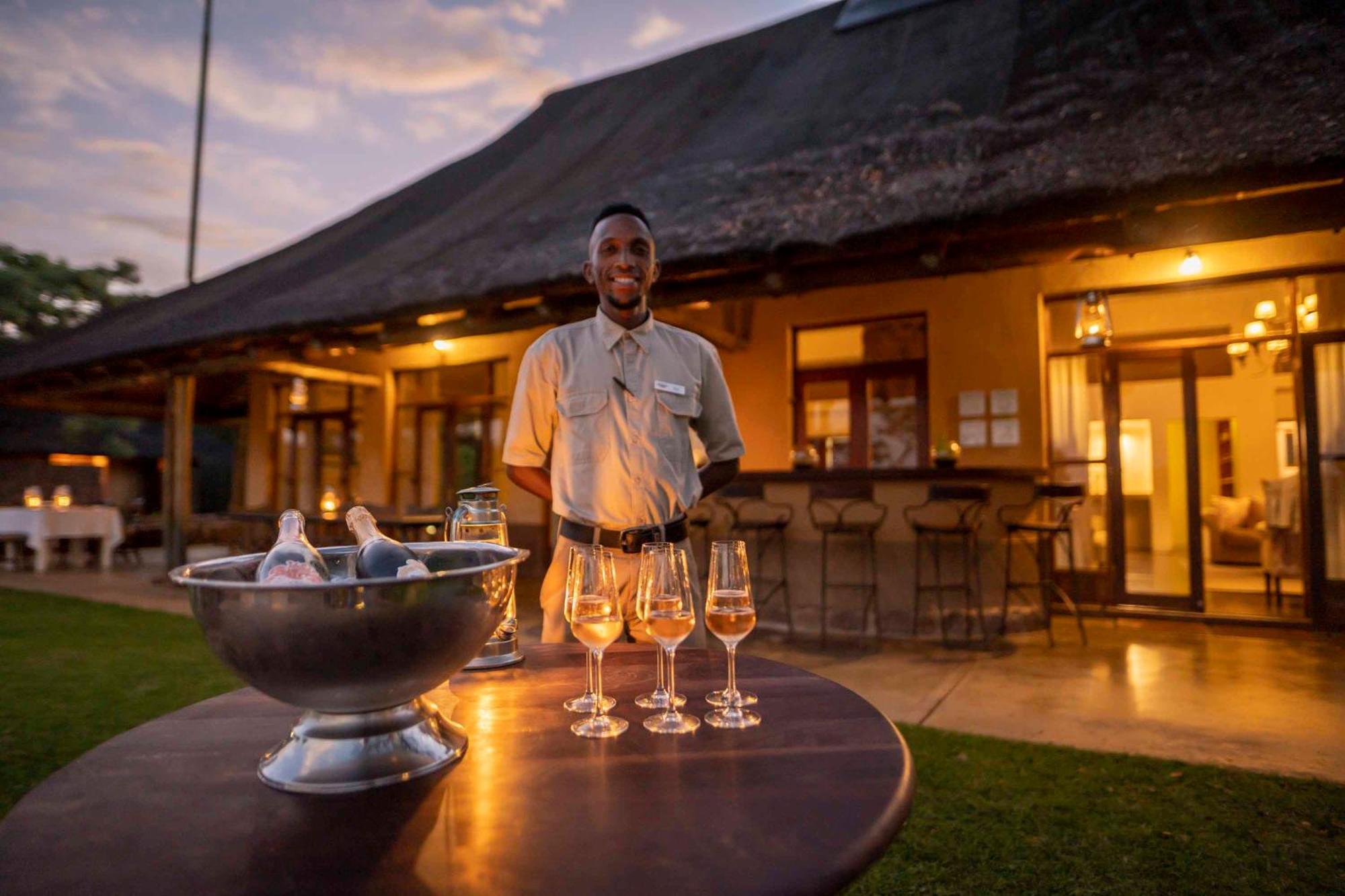 Ekuthuleni Lodge Strand Exteriör bild